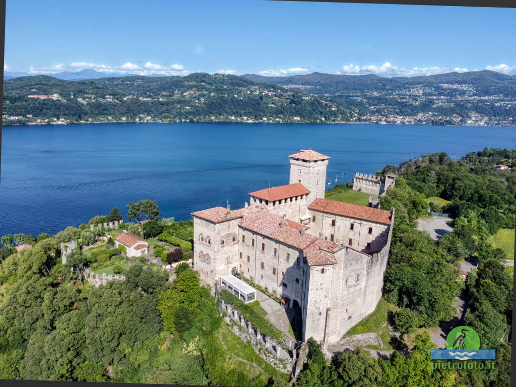 La rocca di Angera dal drone