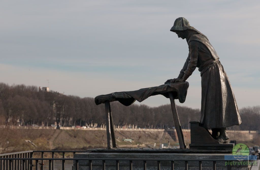 Il monumento alla lavandaia