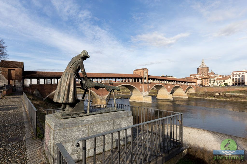 Il monumento alla lavandaia - Pavia