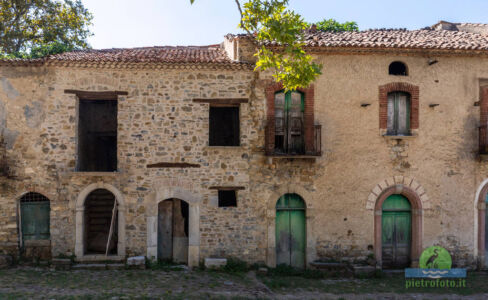 Roscigno vecchia
