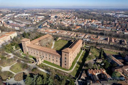 Il castello Visconteo di Pavia dal drone