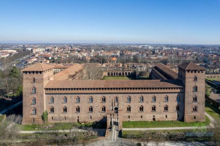 Il castello Visconteo di Pavia dal drone