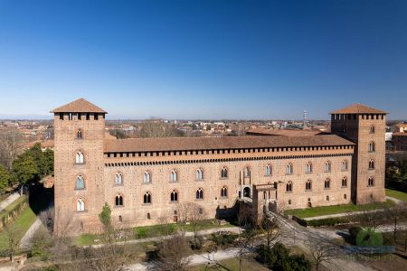 Il castello Visconteo di Pavia dal drone